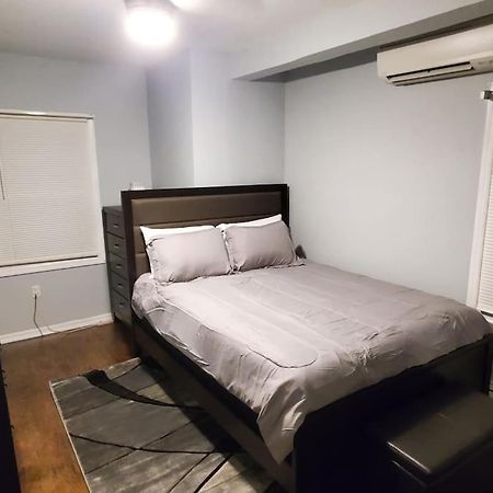 Quiet 3 Bedroom Apartment In Private Home ニューヨーク エクステリア 写真