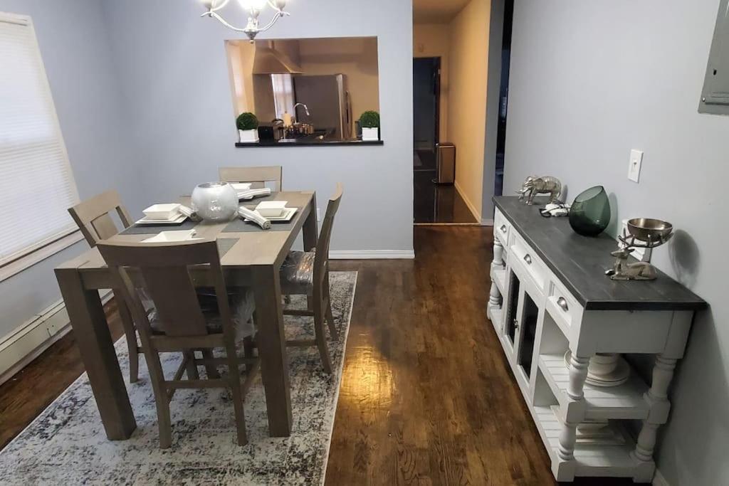 Quiet 3 Bedroom Apartment In Private Home ニューヨーク エクステリア 写真