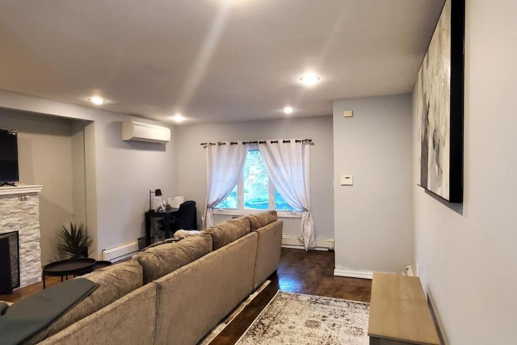 Quiet 3 Bedroom Apartment In Private Home ニューヨーク エクステリア 写真