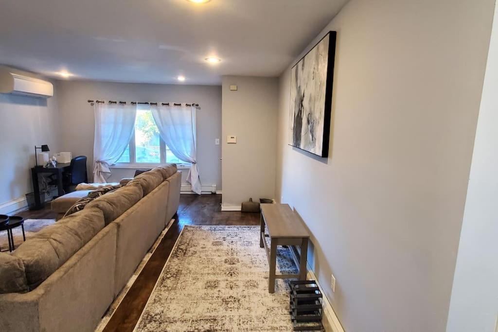 Quiet 3 Bedroom Apartment In Private Home ニューヨーク エクステリア 写真