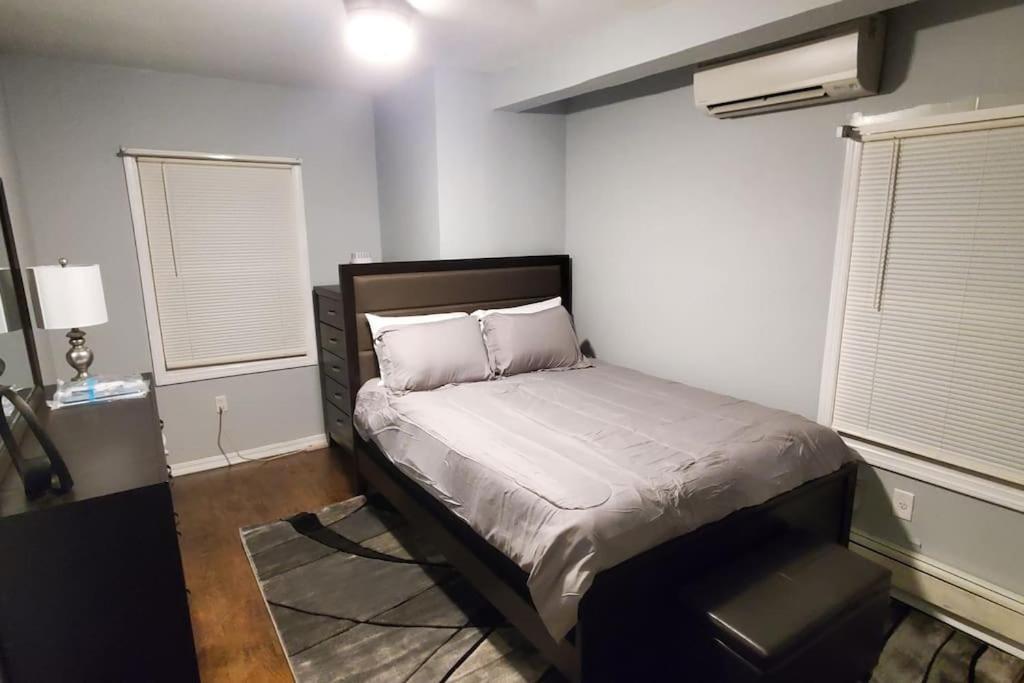 Quiet 3 Bedroom Apartment In Private Home ニューヨーク エクステリア 写真