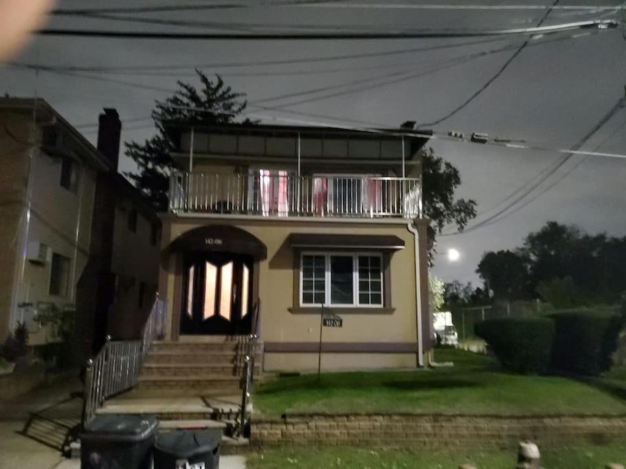 Quiet 3 Bedroom Apartment In Private Home ニューヨーク エクステリア 写真