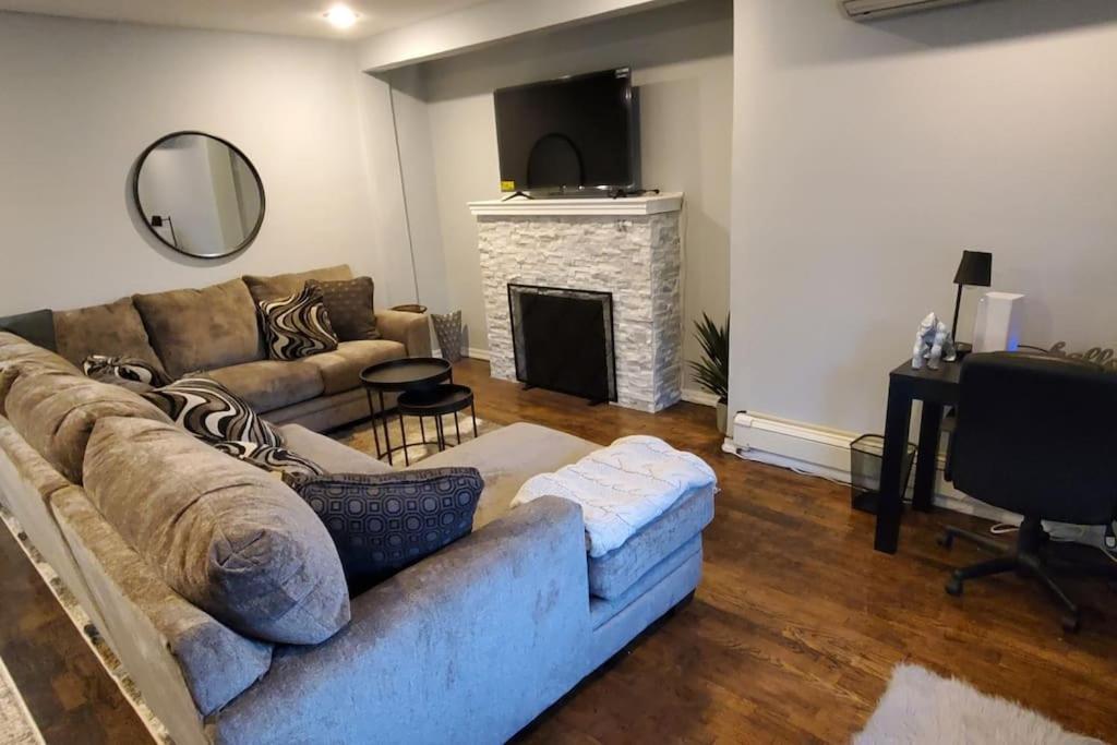 Quiet 3 Bedroom Apartment In Private Home ニューヨーク エクステリア 写真