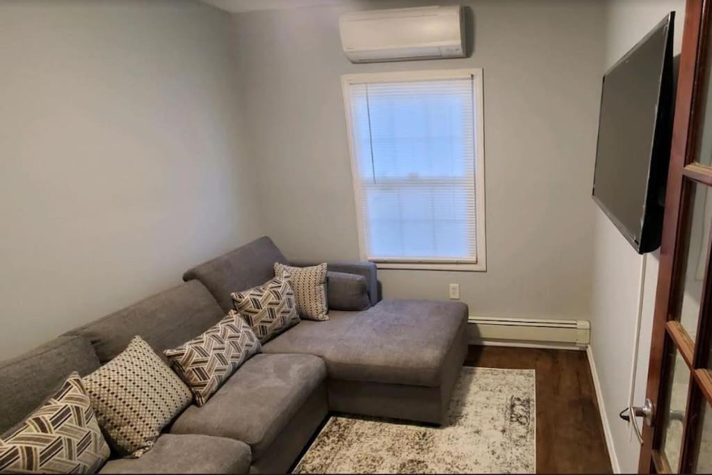 Quiet 3 Bedroom Apartment In Private Home ニューヨーク エクステリア 写真