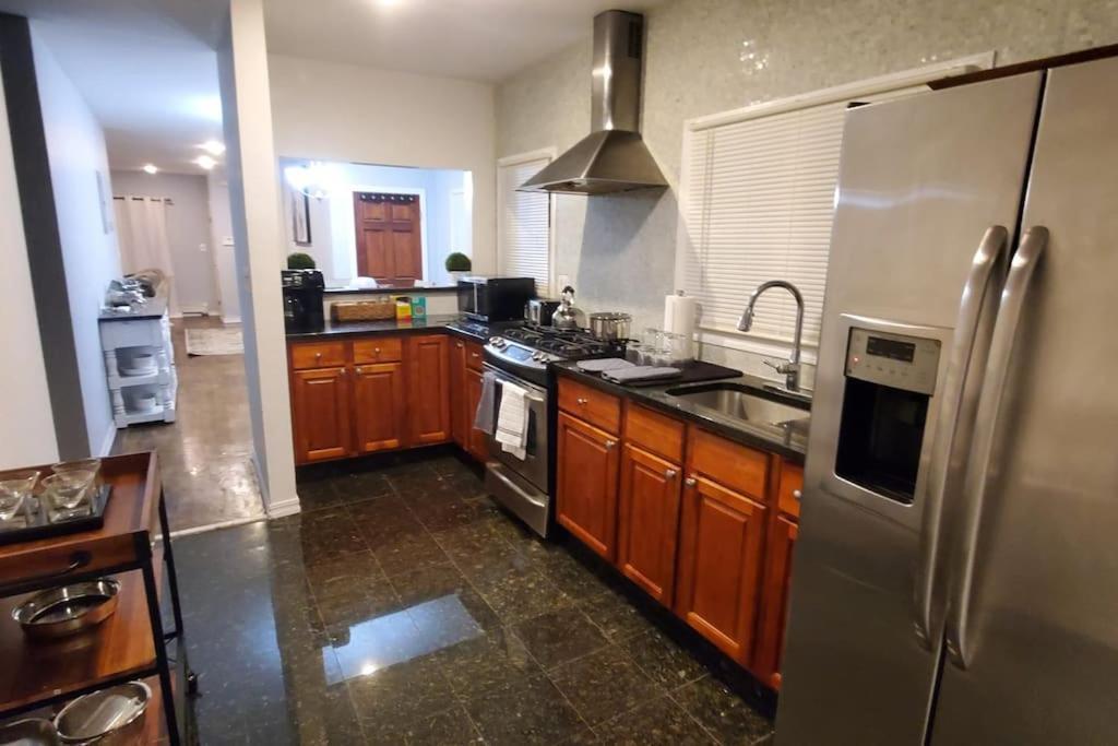 Quiet 3 Bedroom Apartment In Private Home ニューヨーク エクステリア 写真