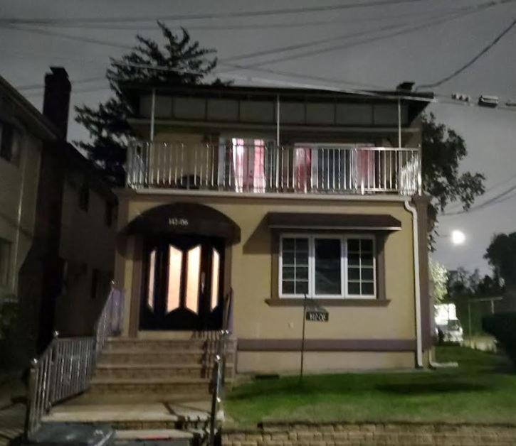 Quiet 3 Bedroom Apartment In Private Home ニューヨーク エクステリア 写真
